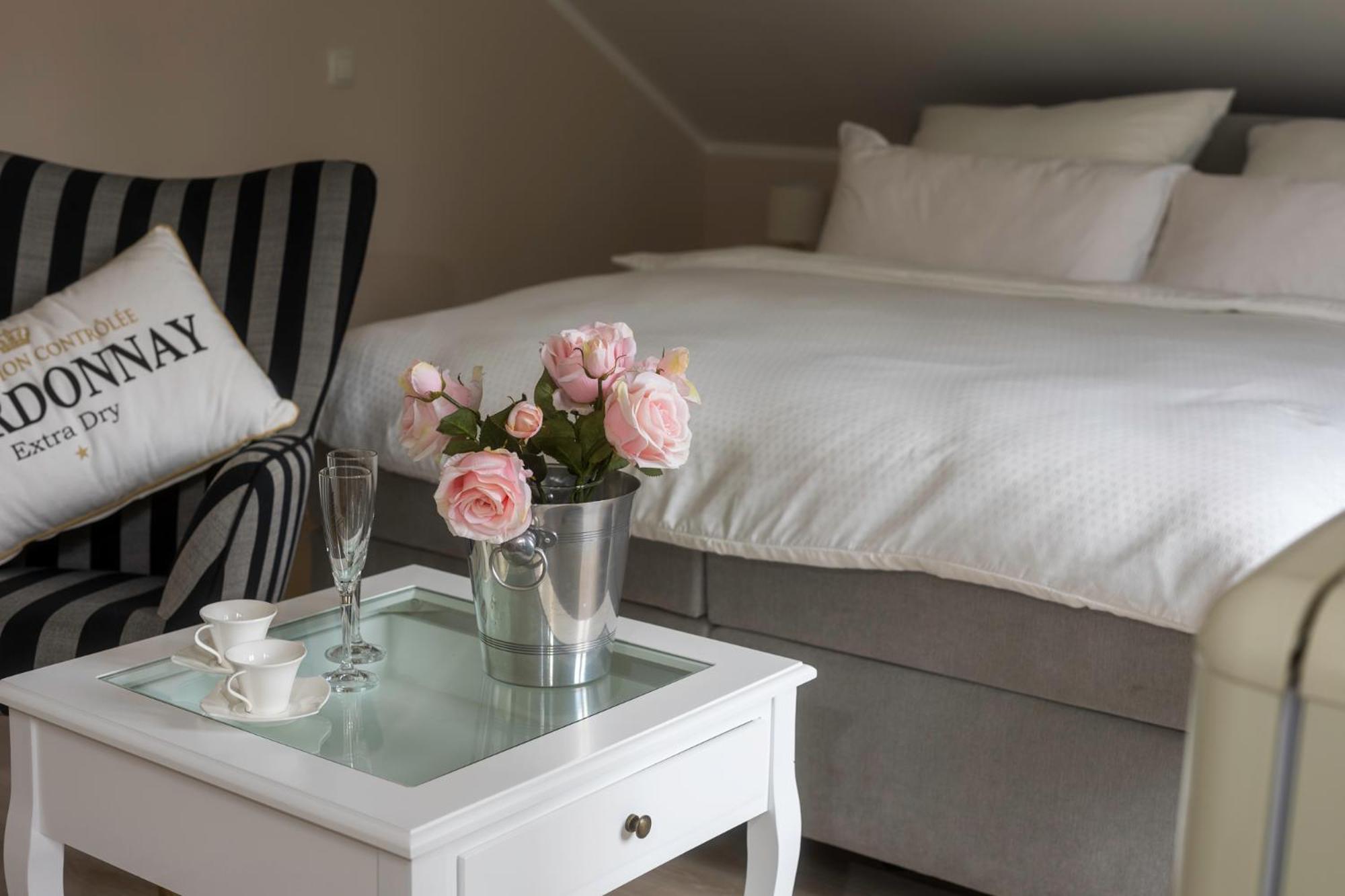 Nostalgie-Nest Mit Boxspringbett Apartment Майен Екстериор снимка