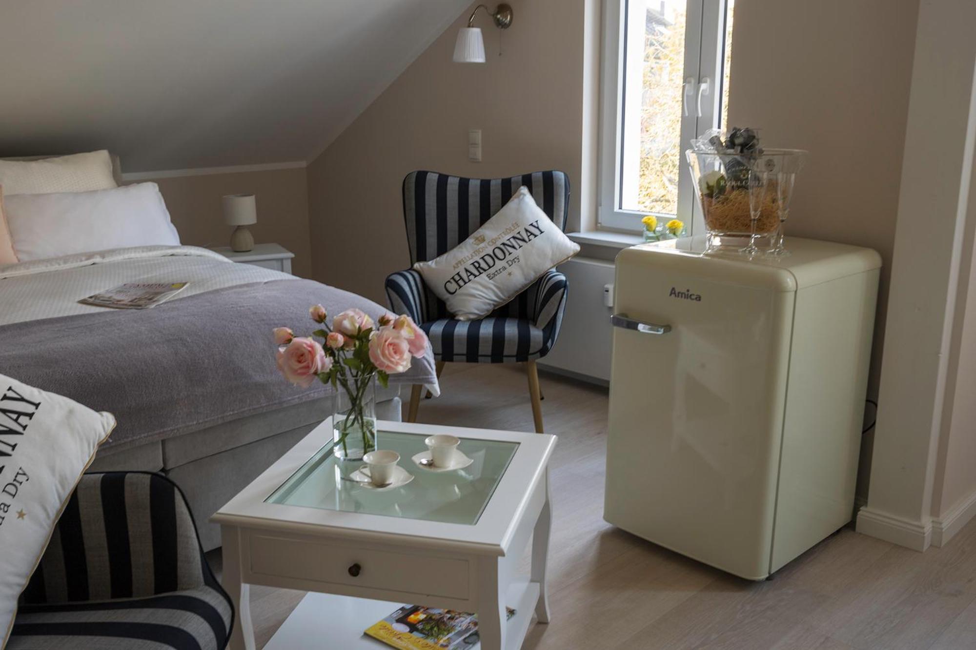 Nostalgie-Nest Mit Boxspringbett Apartment Майен Екстериор снимка